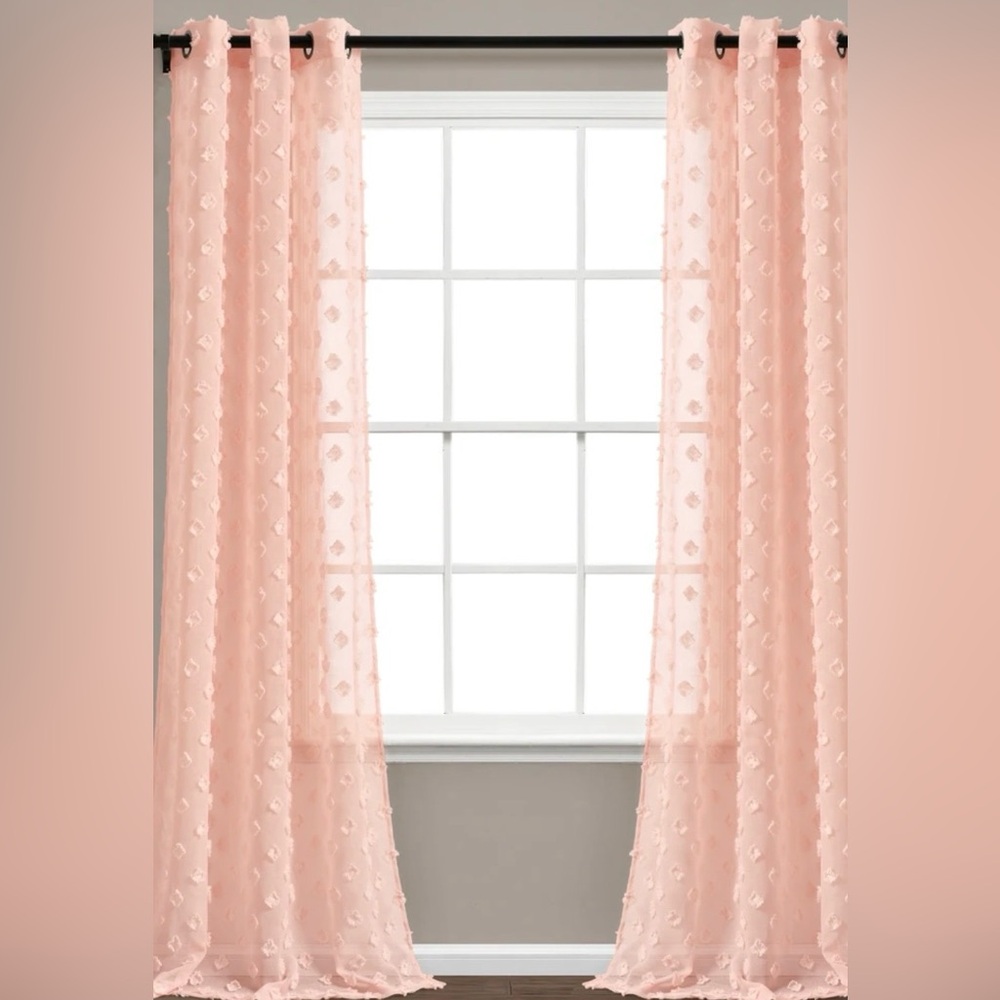 🌸 Lush Decor pair grommet curtains with valance.